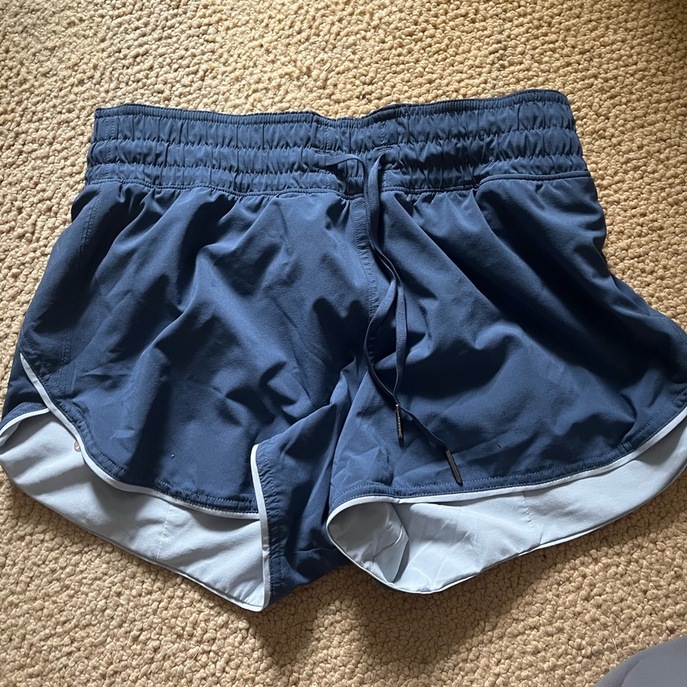 Lululemon blue athletic shorts women’s size 6